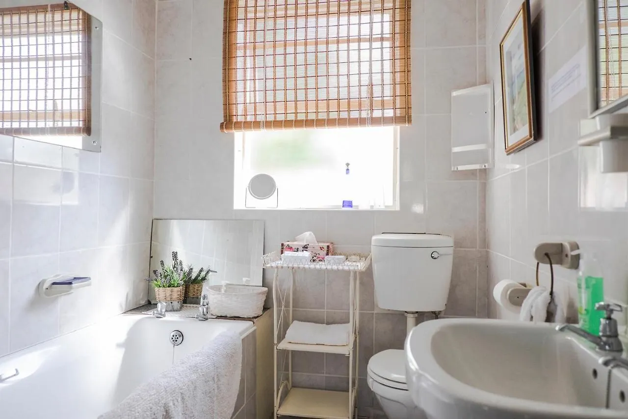 The Garden Cottage On 140 Fordyce Port Elizabeth Chalet